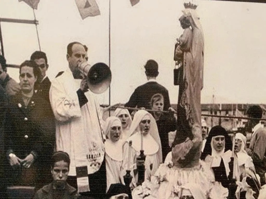 D. Guillermo Simón Altuna en la procesión marítima por la bahía