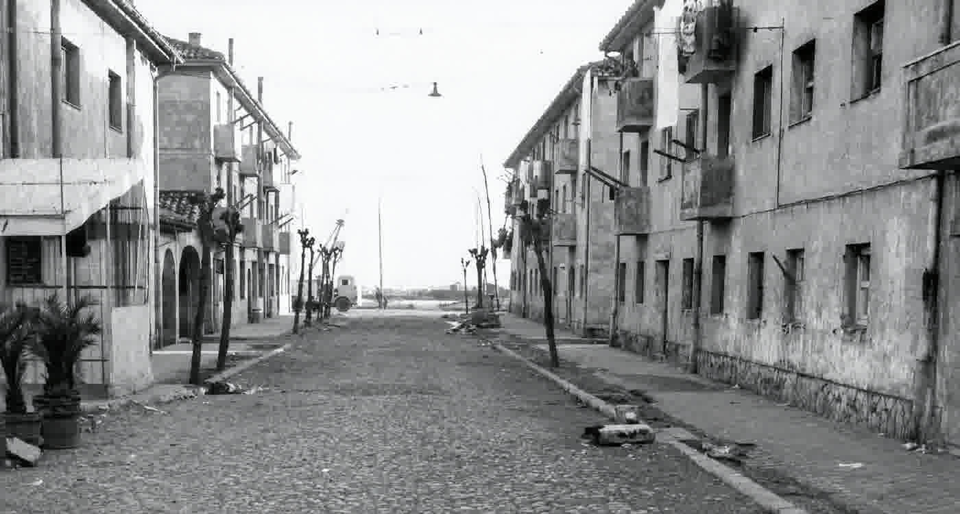 Calle Tío Mechelín sin asfaltar en los primeros años del Barrio Pesquero